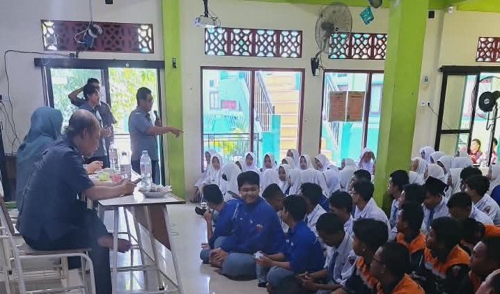BAWASLU SIDOARJO UJI PETIK PEMILIH PEMULA DI SMK ITABA SIDOARJO