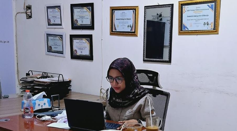 BAWASLU SIDOARJO IKUTI CANGKRUKAN DEMOKRASI BAWASLU JATIM, AGISMA D. FASTARI SAMPAIKAN STRATEGI KEHUMASAN BERBASIS LOKAL