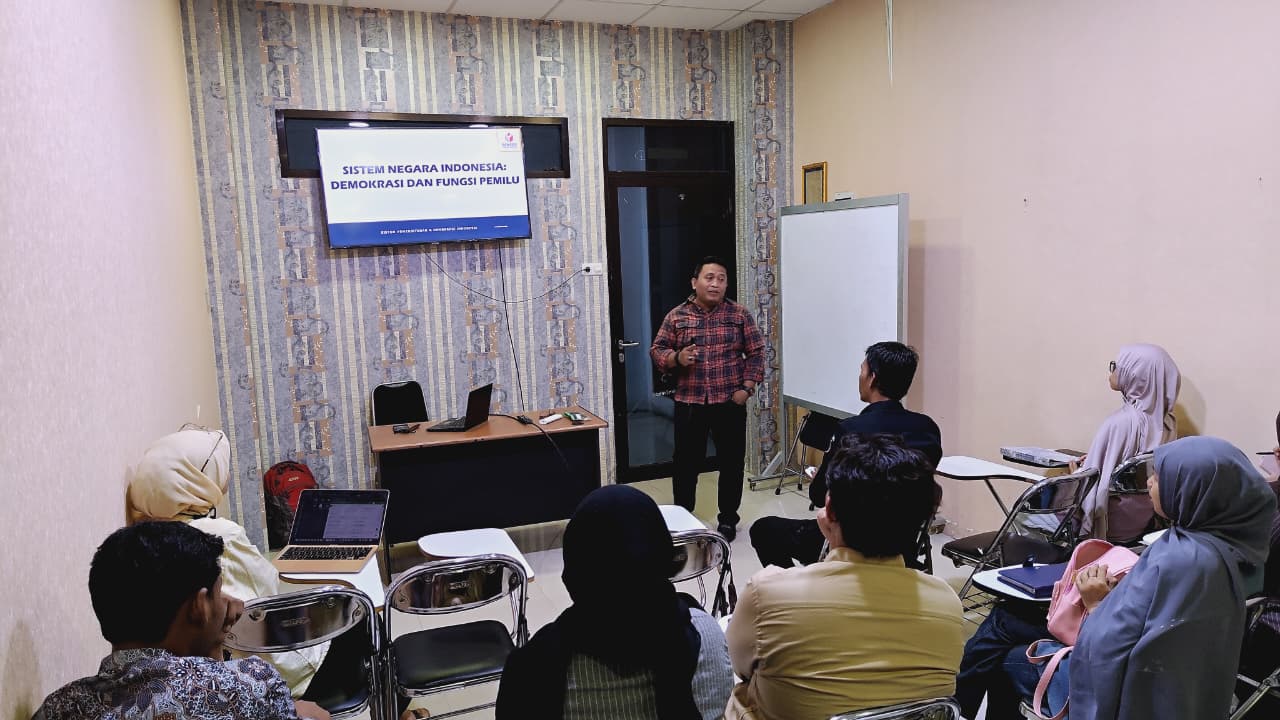 MOEH. ARIEF AJAK MAHASISWA MANAJEMEN UNUSIDA BERPERAN AKTIF MENJAGA KUALITAS DEMOKRASI DALAM BAWASLU SIDOARJO MENGAJAR GOES TO CAMPUS