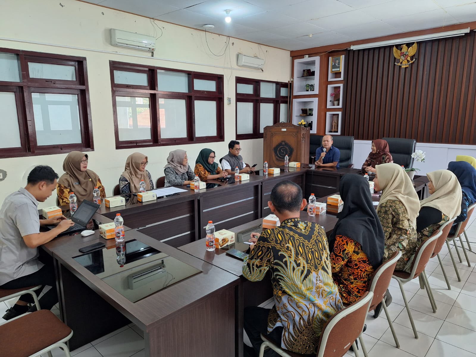 PERKUAT LITERASI DEMOKRASI DAN TATA KELOLA ARSIP, BAWASLU SIDOARJO KOLABORASI DENGAN DINAS PERPUSTAKAAN DAN KEARSIPAN