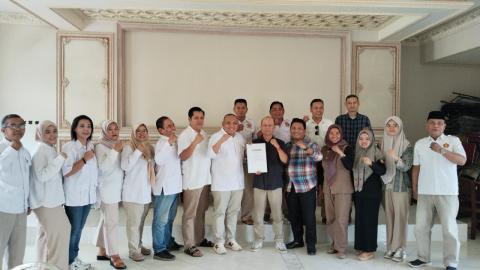 KUNJUNGI DPC GERINDRA SIDOARJO, BAWASLU SIDOARJO LANJUTKAN VERIFIKASI DATA PARPOL