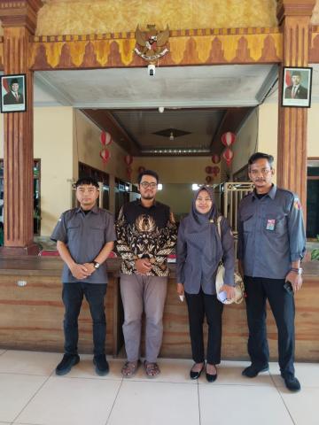 SASAR DATA PEMILIH DI KECAMATAN WONOAYU, BAWASLU SIDOARJO LAKUKAN PENGAWASAN PDPB DI DESA SEMAMBUNG