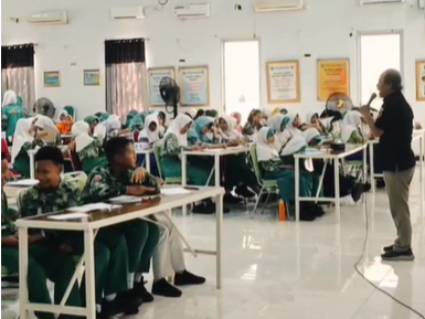 BAWASLU SIDOARJO GOES TO SCHOOL SMPN 4 SIDOARJO