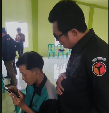 BAWASLU SIDOARJO LAKUKAN UJI PETIK DATA PEMILIH PEMULA DI SMK MAARIF TANGGULANGIN