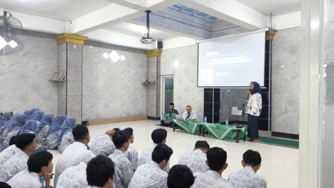 BAWASLU SIDOARJO GOES TO SCHOOL MA DARUL ULUM WARU