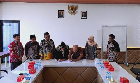 BAWASLU SIDOARJO DAN UNUSIDA TEKEN MOU UNTUK PERKUAT PENDIDIKAN DEMOKRASI PADA MASYARAKAT