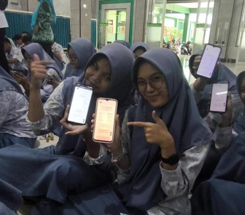 BAWASLU SIDOARJO UJI PETIK PEMILIH PEMULA DI MA DARUL ULUM WARU