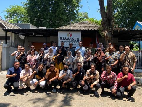 DEPUTI BIDANG ADMINISTRASI BAWASLU RI LA BAYONI KUNJUNGI BAWASLU SIDOARJO, PERKUAT DUKUNGAN KELEMBAGAAN