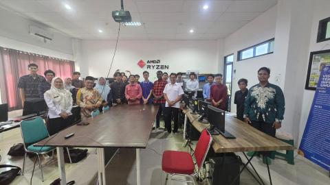 FATHUR ROHMAN AJAK MAHASISWA INFORMATIKA UNUSIDA JADI AGEN PERUBAHAN DAN KONTROL SOSIAL MELALUI BAWASLU MENGAJAR GOES TO CAMPUS