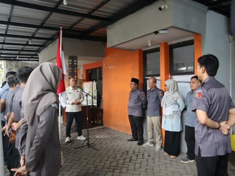 PIMPIN APEL PAGI BAWASLU SIDOARJO, ANGGOTA BAWASLU RI TOTOK HARYONO TEKANKAN SOLIDITAS DAN KONSOLIDASI DEMOKRASI