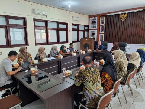 PERKUAT LITERASI DEMOKRASI DAN TATA KELOLA ARSIP, BAWASLU SIDOARJO KOLABORASI DENGAN DINAS PERPUSTAKAAN DAN KEARSIPAN