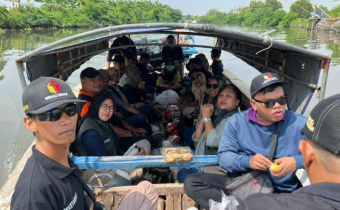 Perjalanan Menuju Daerah Terpencil Dusun Kepetingan dan Dusun Kalikajang pada 30 Desember 2023 Menggunakan Perahu Motor
