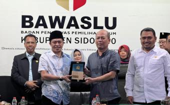 BAWASLU SIDOARJO TERIMA KUNJUNGAN KERJA KOMISI A DPRD JAWA TIMUR