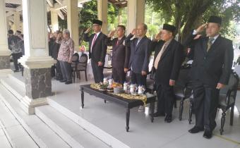 KETUA BAWASLU SIDOARJO DI UPACARA PERINGATAN HARI KEBANGKITAN NASIONAL KE -117 DI ALUN-ALUN SIDOARJO