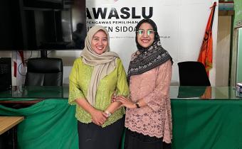 SELASA BERKEBAYA BAWASLU SIDOARJO