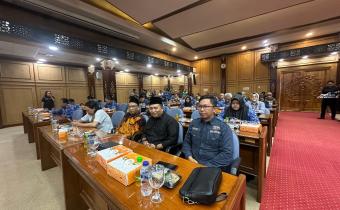 BAWASLU SIDOARJO HADIRI RAPAT PARIPURNA DPRD KABUPATEN SIDOARJO BAHAS RAPERDA DAN PERUBAHAN KUA 