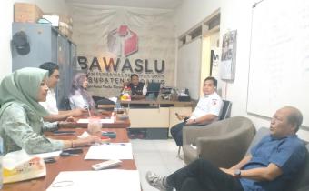 BAWASLU SIDOARJO GELAR RAPAT PLENO MINGGUAN, BAHAS RENCANA KERJA DAN PENATAAN JABATAN STRUKTURAL