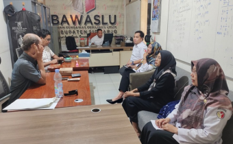 PLENO MINGGUAN BAWASLU SIDOARJO: SUSUN STRATEGI PASCA RELAKSASI ANGGARAN