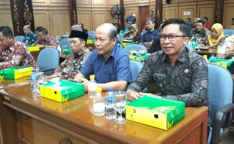 BAWASLU SIDOARJO HADIRI RAPAT PARIPURNA DPRD DENGAN AGENDA PENJELASAN BUPATI ATAS RAPERDA PERUBAHAN APBD 2025 DAN RANCANGAN KUA PPAS 2026