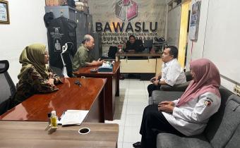 PLENO MINGGUAN BAWASLU SIDOARJO: MATANGKAN AGENDA PENGUATAN KAPASITAS BULAN SEPTEMBER DAN STAFF MEETING SECARA BERKALA