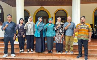 DORONG PEMAHAMAN DEMOKRASI DI KALANGAN PEREMPUAN, BAWASLU SIDOARJO LAKUKAN AUDIENSI DENGAN KETUA TP PKK KABUPATEN SIDOARJO