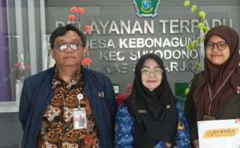 BAWASLU SIDOARJO LAKUKAN VALIDASI DATA PEMILIH DI DESA KEBONAGUNG KECAMATAN SUKODONO