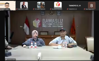BAWASLU SIDOARJO HADIRI CANGKRUKAN DEMOKRASI BAWASLU JATIM SERI 13 DENGAN TEMA ETIKA PUBLIKASI DATA PENGAWASAN DI LINGKUNGAN BAWASLU