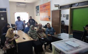 BAWASLU SIDOARJO HADIRI PEER LEARNING VOL. 6 BAWASLU JATIM TENTANG PPID DAN PELAYANAN INFORMASI HUKUM JDIH 