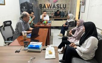 PLENO MINGGUAN BAWASLU SIDOARJO: FINALISASI KEGIATAN PENGUATAN KELEMBAGAAN BAWASLU SIDOARJO TAHUN 2025