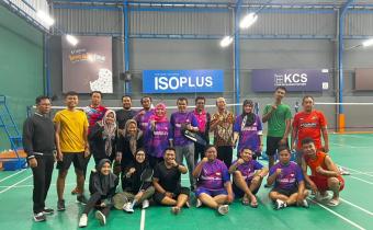 PERKUAT SOLIDITAS PENGAWAS PEMILU, BAWASLU JATIM DAN BAWASLU SIDOARJO GELAR PERTANDINGAN PERSAHABATAN BULUTANGKIS