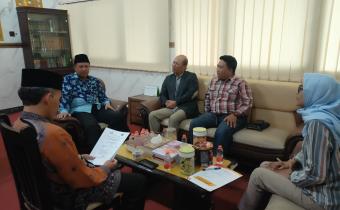 TINDAKLANJUTI KERJASAMA DI BIDANG PENDIDIKAN, BAWASLU SIDOARJO SAMBANGI KEMENAG SIDOARJO 