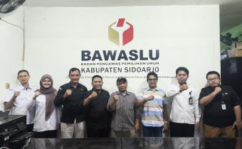BAWASLU SIDOARJO TERIMA KUNJUNGAN KPU SIDOARJO, PERKUAT KOORDINASI PEMUTAKHIRAN DATA PARTAI POLITIK BERKELANJUTAN