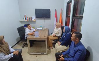 EVALUASI PELAKSANAAN MAGANG, BAWASLU SIDOARJO DAN UNIVERSITAS NAROTAMA DISKUSIKAN KEBUTUHAN MAHASISWA MAGANG