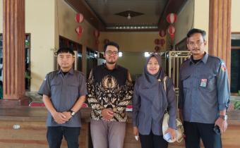 SASAR DATA PEMILIH DI KECAMATAN WONOAYU, BAWASLU SIDOARJO LAKUKAN PENGAWASAN PDPB DI DESA SEMAMBUNG
