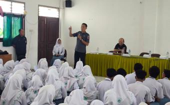 BAWASLU SIDOARJO LAKUKAN UJI PETIK PEMILIH PEMULA DI SMK PERSATUAN 1 TULANGAN