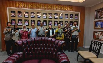 AUDIENSI AWAL BAWASLU SIDOARJO TERKAIT PENJAJAKAN STUDI BANDING SISTEM PELAYANAN SATU ATAP (SPKT)