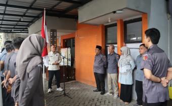 PIMPIN APEL PAGI BAWASLU SIDOARJO, ANGGOTA BAWASLU RI TOTOK HARYONO TEKANKAN SOLIDITAS DAN KONSOLIDASI DEMOKRASI